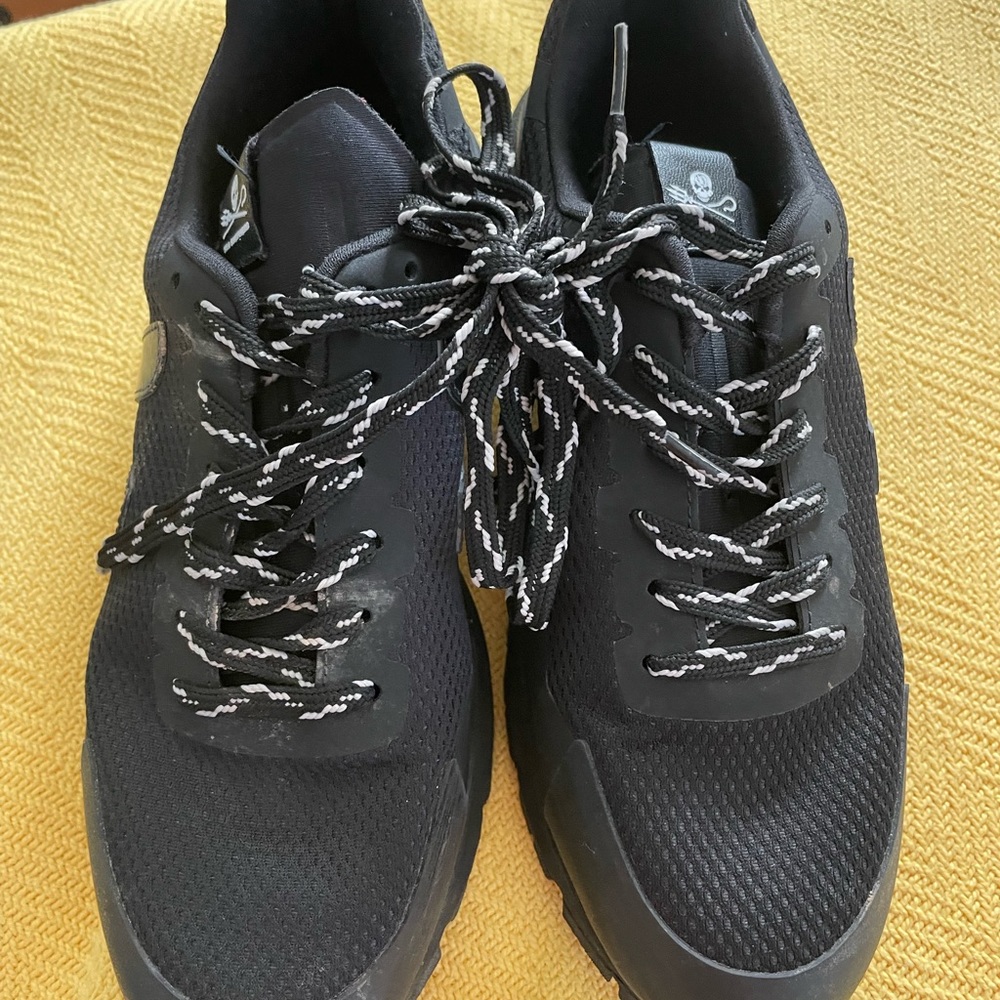 Tyrol velocity sneakers size 8 woman